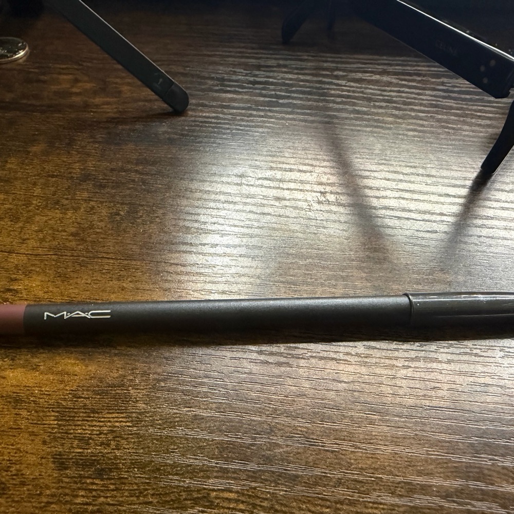 MAC Lip Liner in Plum